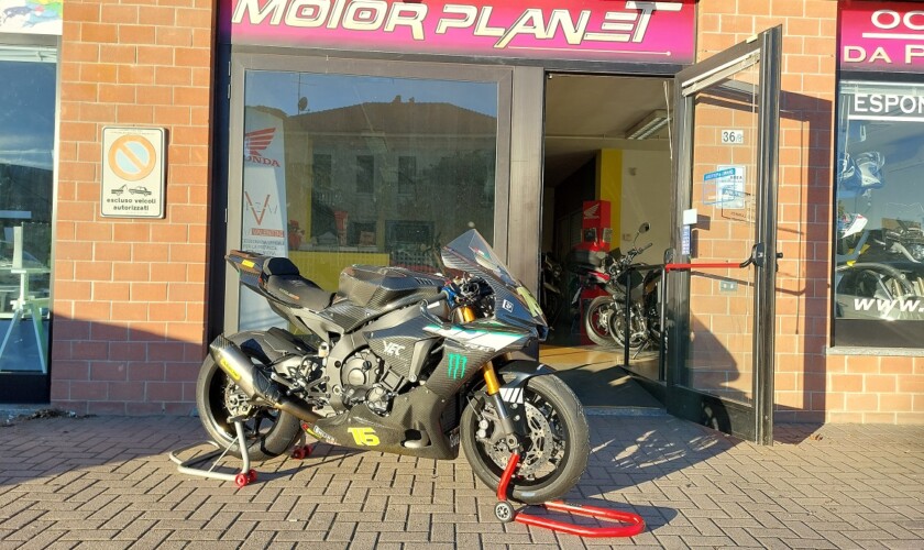 Yamaha r1